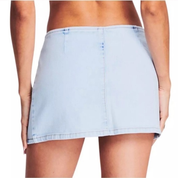 RETROFETE Kayden Mini Skirt Light Denim Blue NWT - Picture 3 of 6